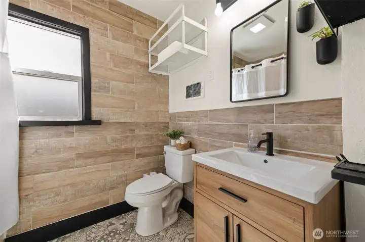 Main floor full bathroom.