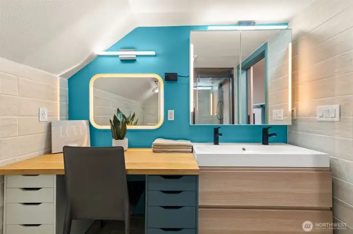 Upstairs primary bathroom.