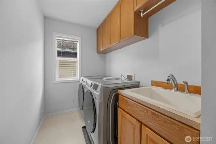 Garage w/ addtl room