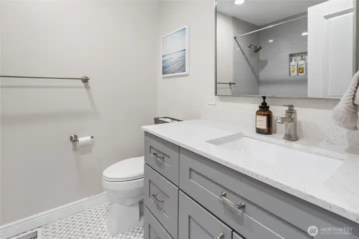 Full hallway bathroom upstairs