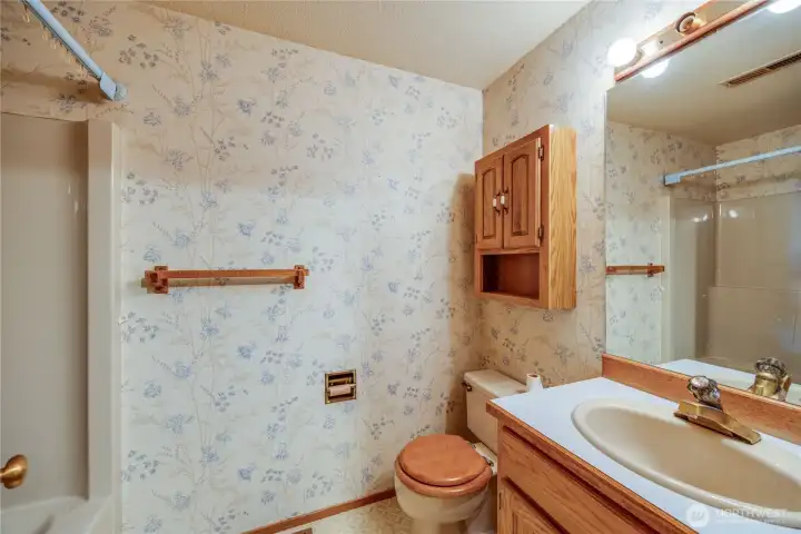 Main bathroom upstairs