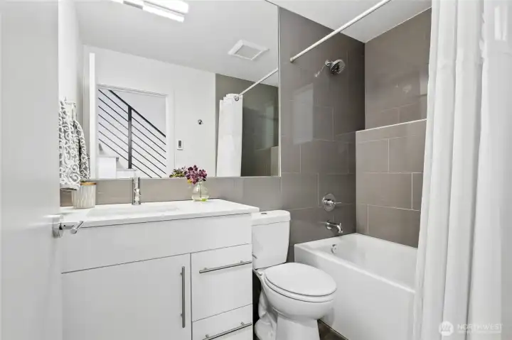 Full bath on main