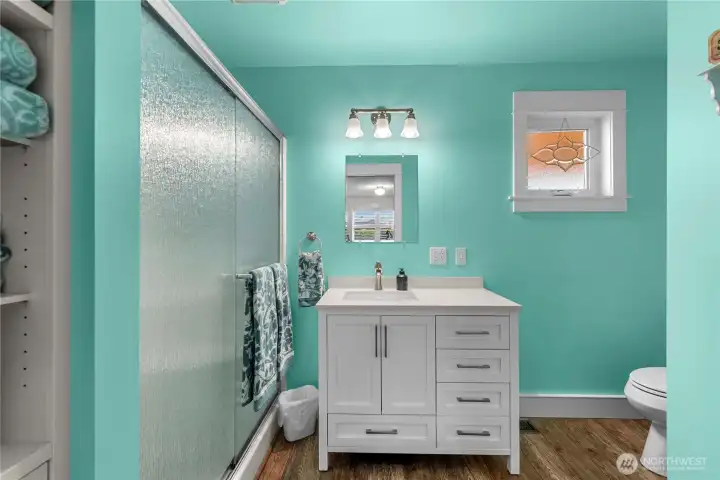 main floor bath with shower