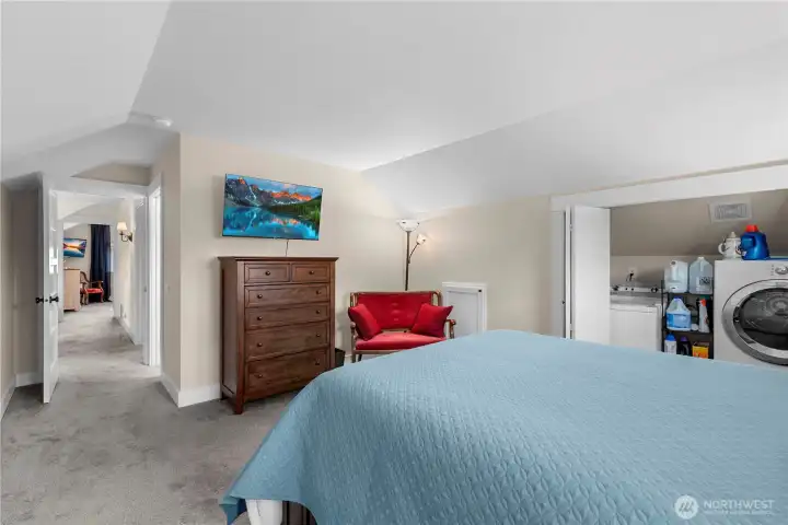 Primary suite with washer/dryer hook up