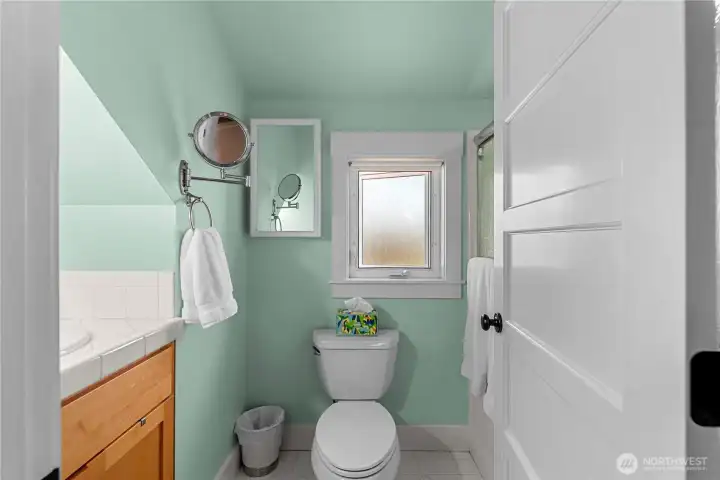 Upper floor full bath.