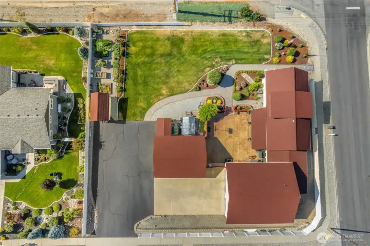 NO HOA - Room to park all your toys