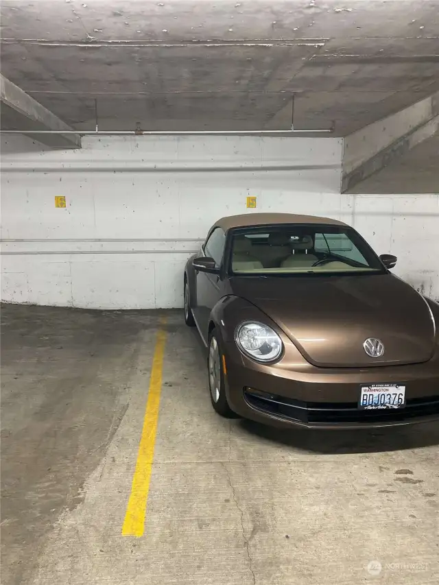 Interior garage 2 parking spots