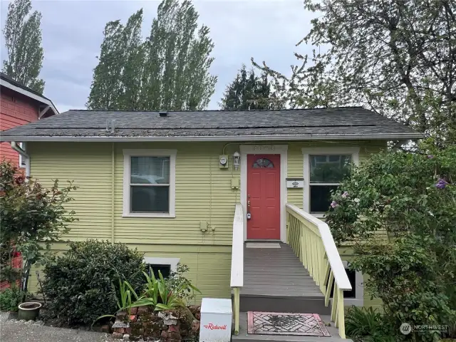3843 Exterior