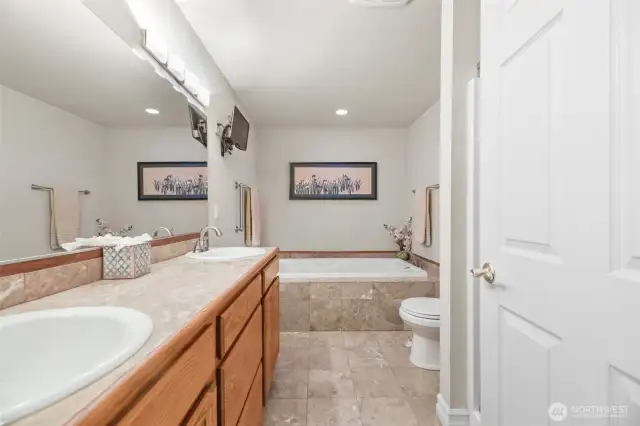 Full bath in primary BR with separate shower & soaking/jetted tub
