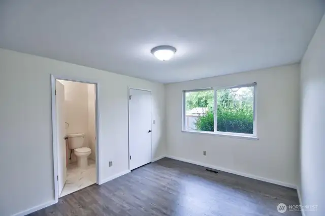 Full bath access from primary bedroom