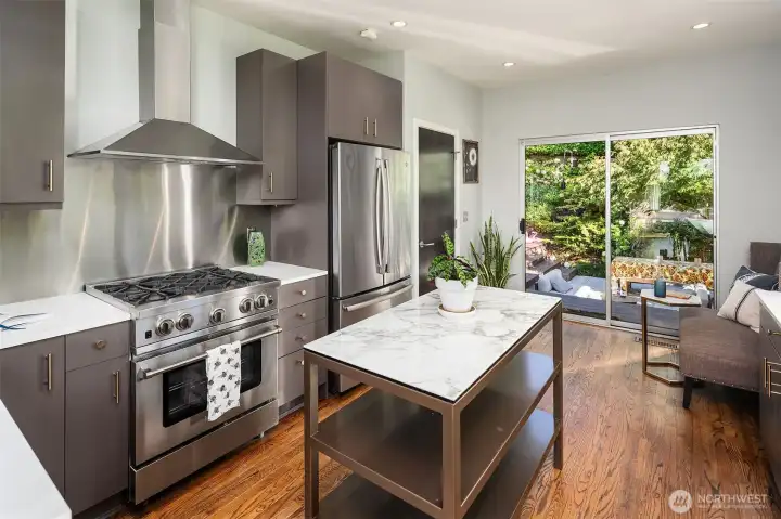 Completely private backyard can be seen from the kitche. Sweet dining spot at the end for your morning coffee.