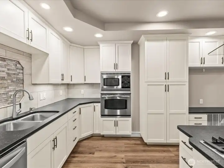 2nd kitchen in the downstairs apartment. This was installed approximately 5 years ago.