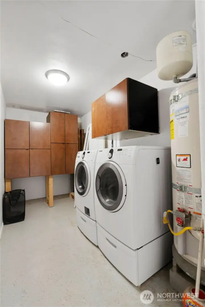 Laundry w/extra storage