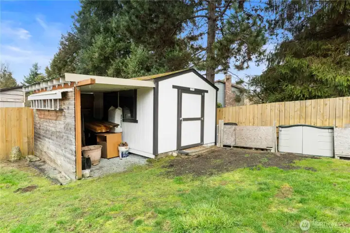 Outbuilding/Covered storage