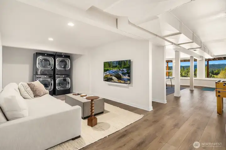 New LG double laundry for easy cleaning of 5 beds.