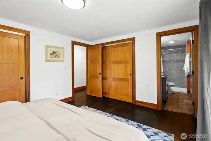 Plenty of storage and ensuite bath