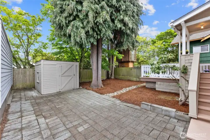 Garden/storage shed and additional space for outdoor hobbies