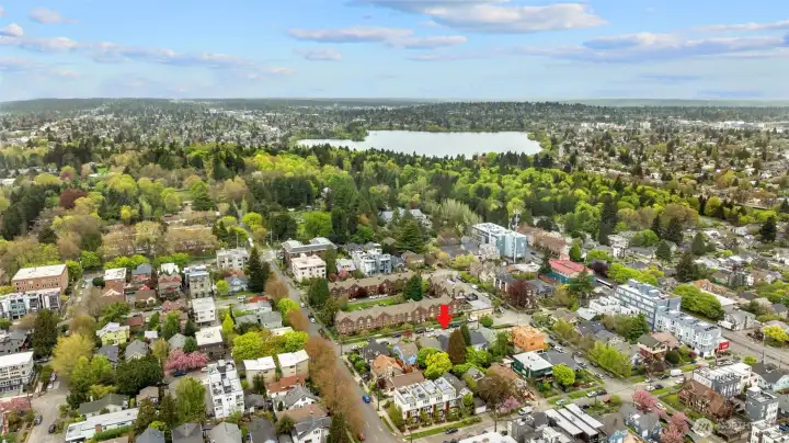 Ideally situated on a quiet Woodland Park street while being close to parks, the zoo and an array of cafes, restaurants and watering holes. Convenience at its finest!