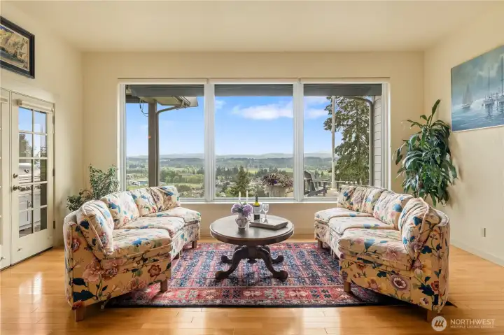 The huge Living Room will accommodate many different types of furniture types and configurations, but you can enjoy the with any of them. Several of the West facing windows have one touch automatic blinds. Choose from the sheer blinds or the opaque for more privacy. There is also an electric exterior awning with dropdown curtain.