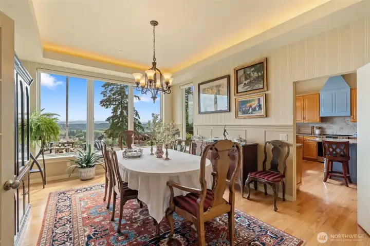 Formal dining room with beautiful view. Up to 12 have dined here very comfortably. Automatic blinds in this room also.