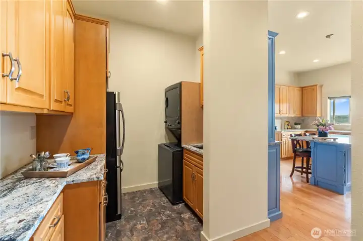 Butler's Pantry also has stacked washer and dryer set.