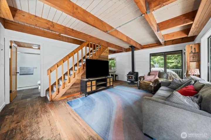 Spacious living room