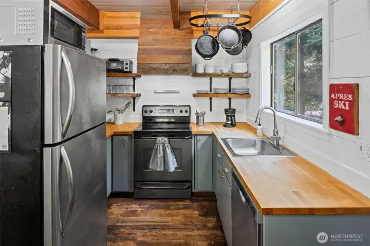 Cute kitchen with plenty of counter space!