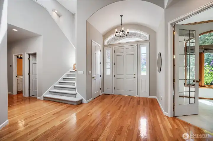 Beautiful hardwood floors in the entry way.