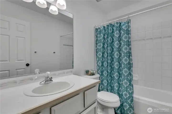 Upstairs full bathroom