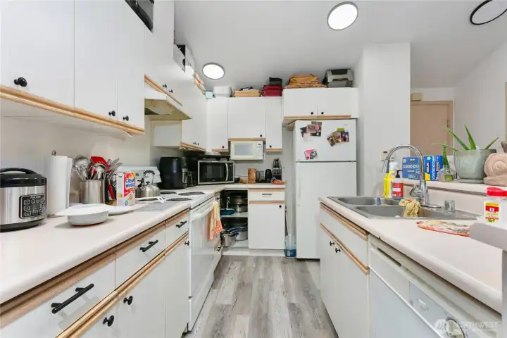 Unit 12704 Unit 12704