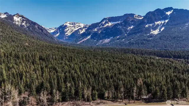Rampart Ridge,Gold Creek Valley & gateway trails to Alpine Lakes Wilderness Area are just across I-90 for Nordic skiing in winter and endless hiking in summer.