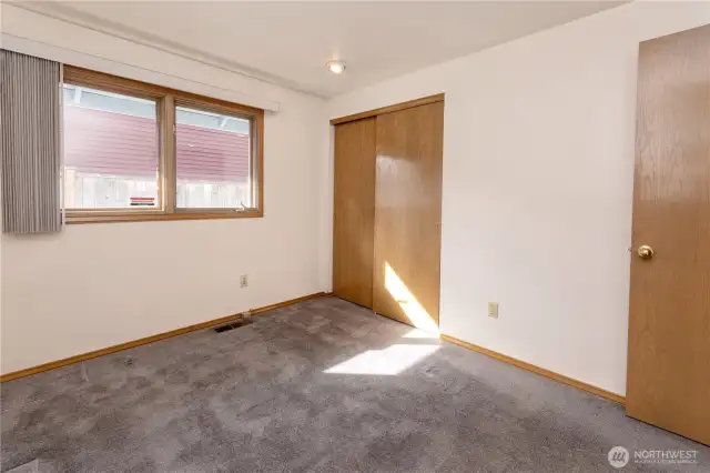 2nd bedroom.
