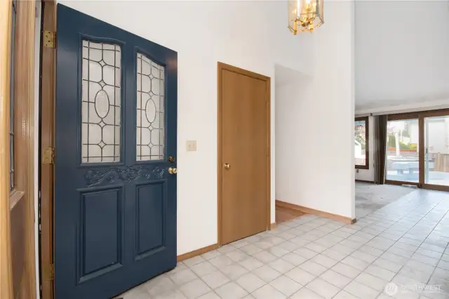 Entry with view to Family  room.