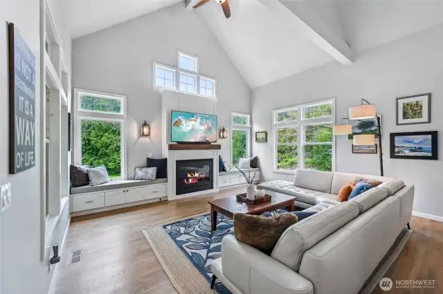 Family room with vaulted ceiling, built-in window seats and beautiful windows. Hardwood floors run thru the living areas of the main floor.