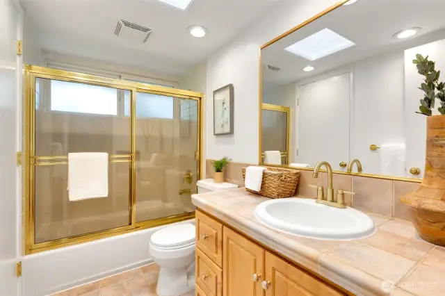 Pristine full bath.