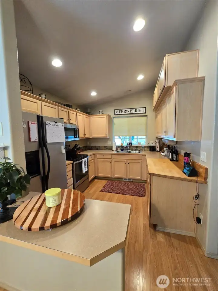 Kitchen with all appliances