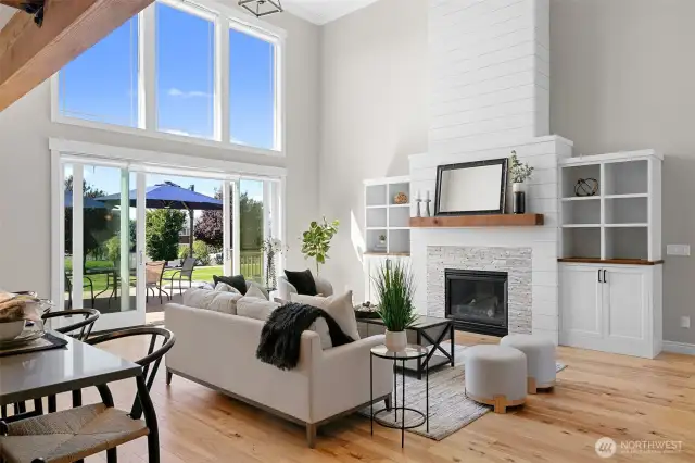 Natural light abound and faeds to picturesque evening views.