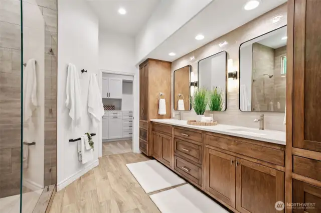 The on-suite primary bath is beautifully appointed with contemporary finishes.