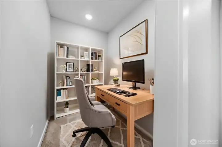 Office or flex space for gaming, work, or hobbies.
