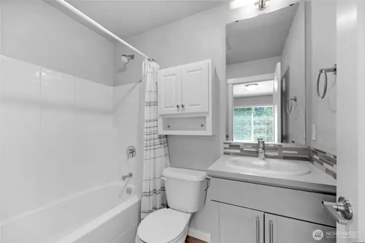 2nd Bedroom has it's own Bathroom too! (Full)