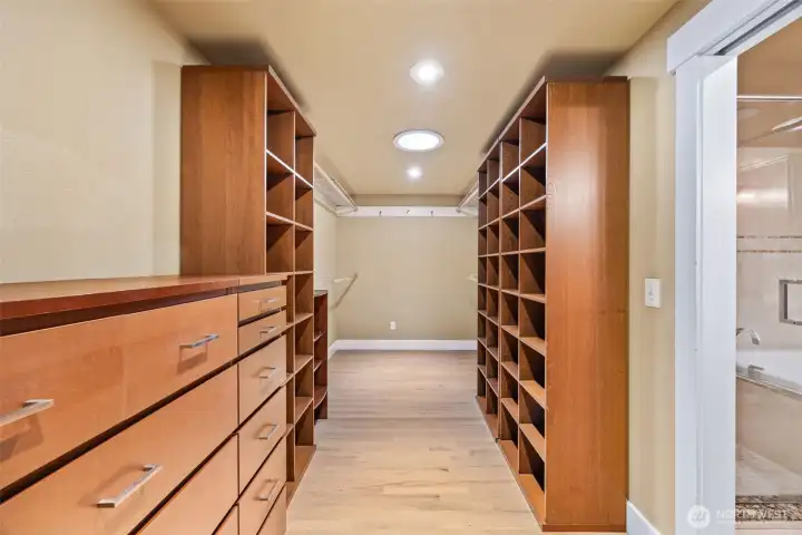 Walk in closet w/ built ins