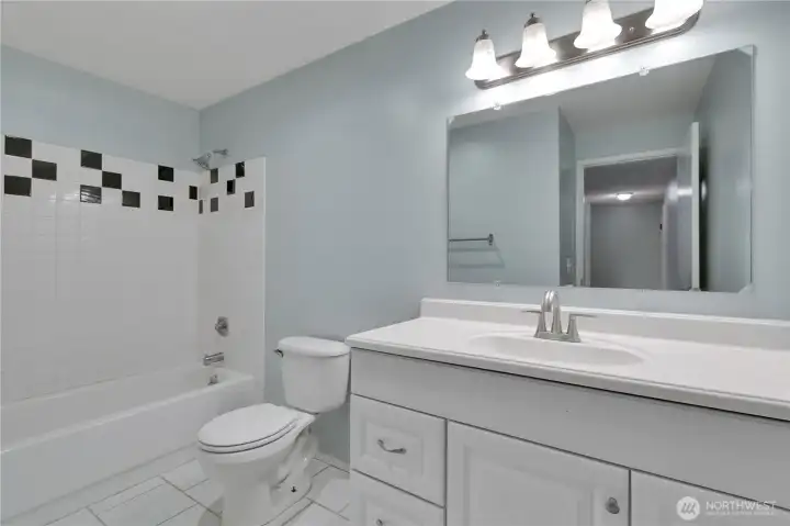 Full Bath off Hallway