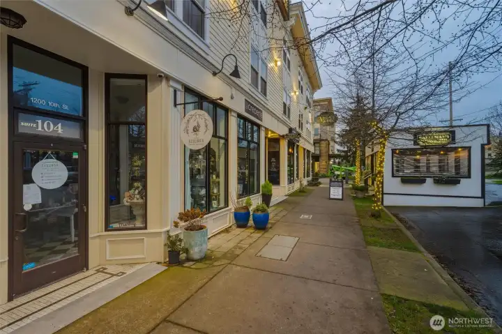 Vibrant night life and botiques to explore.