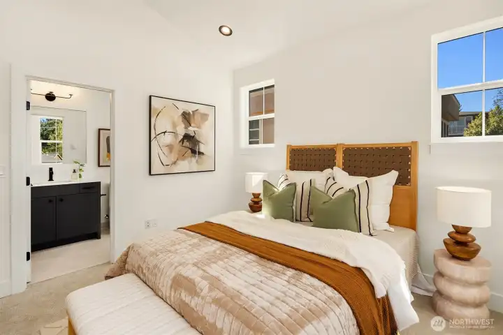 Bedroom with en-suite bath
