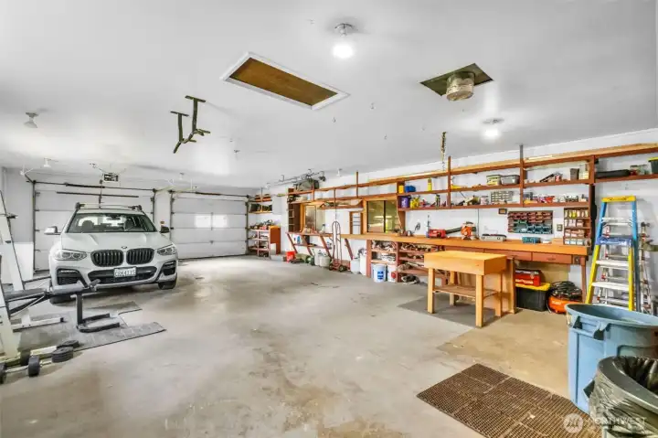 Tandem garage with worksoace