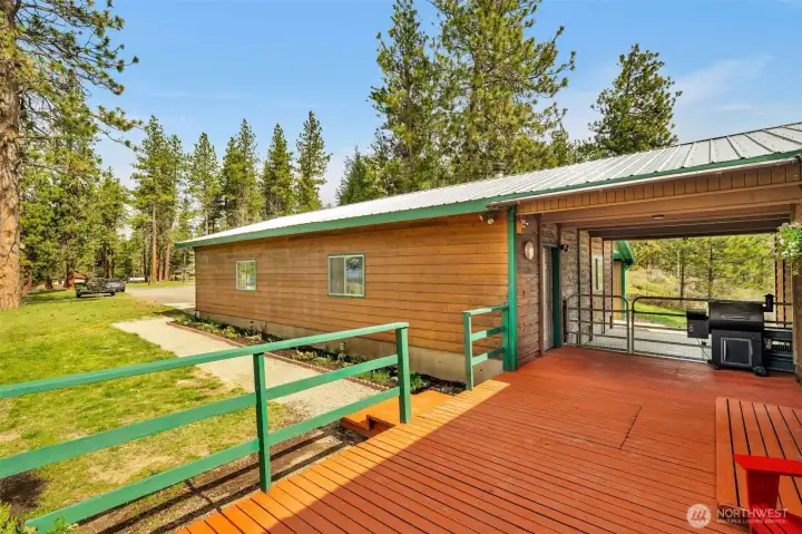 Breezeway to garage and dog run