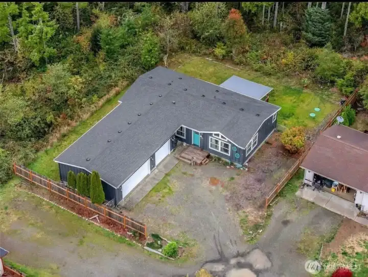 Nicely set up home with 3-car garage at the end of a quiet cul-de-sac in Sunset Sands on the Long Beach Peninsula.