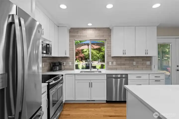 Well-appointed kitchen combines modern finishes with a warm and welcoming atmosphere. Well-appointed kitchen combines modern finishes with a warm and welcoming atmosphere.