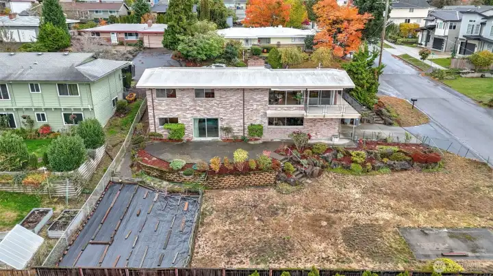 Step outside to a spacious backyard ready for summer barbecues, gardening, or quiet mornings with coffee