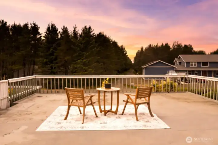 Detached garage Rooftop deck